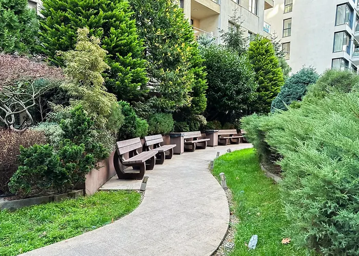 Garden - Herastrau Park 3min Walk Апартаменти